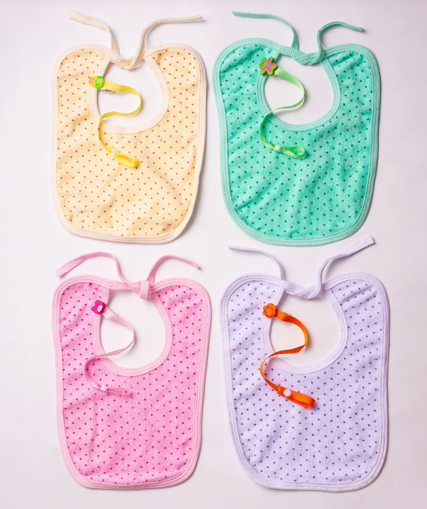 229 - Babero de towel lunares con portachupete
