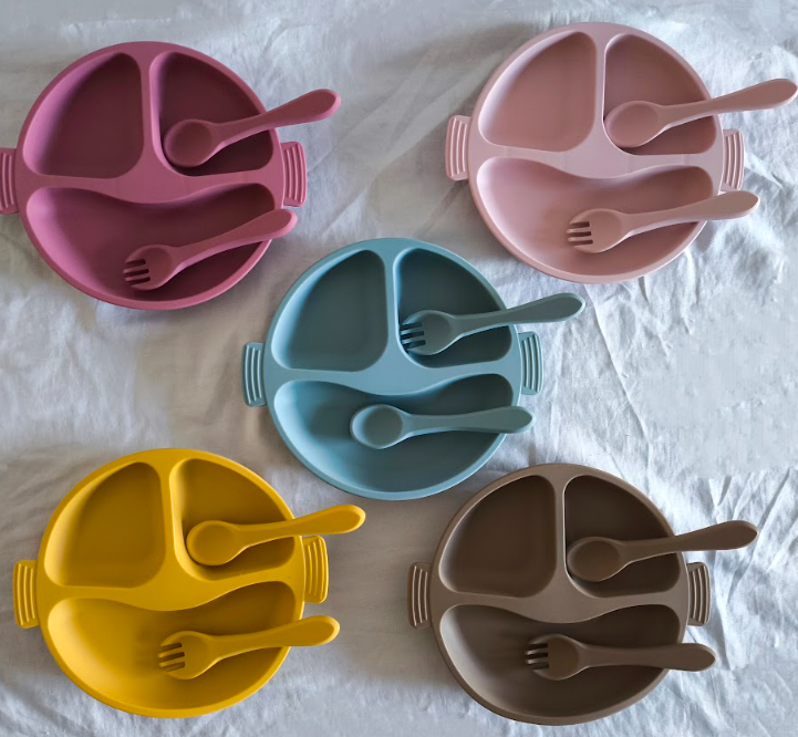 441 - Plato antideslizante y cubiertos, todo silicona